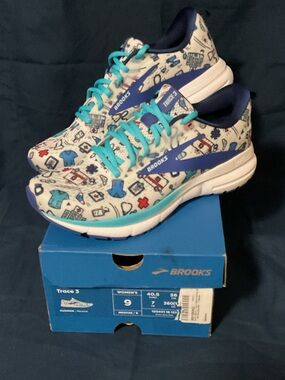 Brooks Trace 3 Medical “White/Blue/Red” Women’s size 9 / Men’s 7.5 New w/ Box